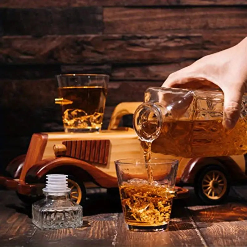 Bonnie and Clyde Decanter Set